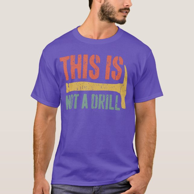 Camiseta Isso Não É Uma Broca Martelo Construtor Faz Tudo C (Frente)