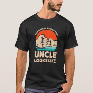 Camiseta Isto É O Que Um Tio Muito Legal Parece N