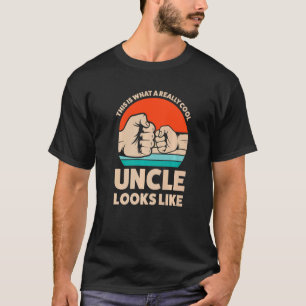 Camiseta Isto É O Que Um Tio Muito Legal Parece N