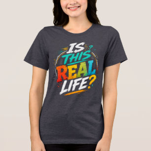 Camiseta Isto É Vida Real? Tipografia Retro Colorida