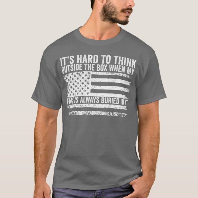 Camiseta It’s Hard To Think Outside The Box When My Face Is (Frente)