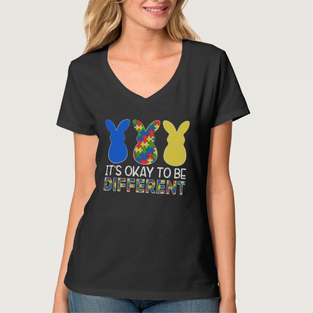 Camiseta It s OK To Be Different Autism Awareness Easter Bu (Frente)