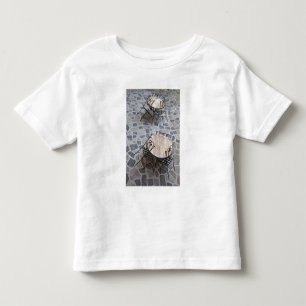 Camiseta Itália, Sardenha, Castelsardo. Mesas de café.