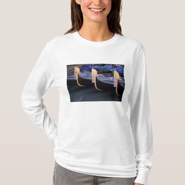 Camiseta Itália, Veneto, Veneza. Fileira de Gôndolas. (Frente)