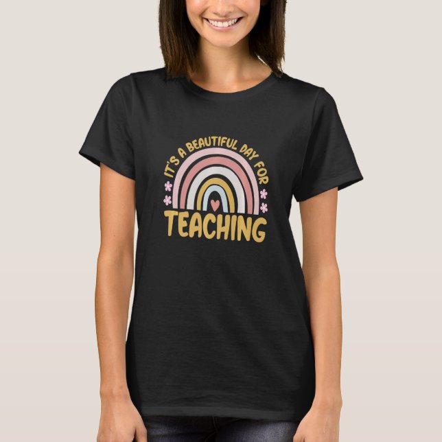 Camiseta Its A Beautiful Day For Teaching Rainbow Teacher K (Frente)