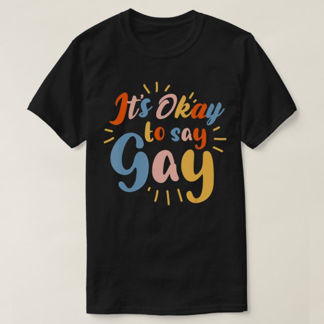 Camiseta It's Okay To Say Gay LGBTQ Support  (Frente do Design)
