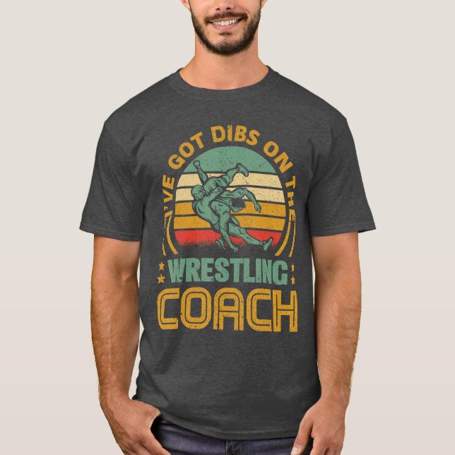 Camiseta Ive Got Dibs Onhe Wrestling Coach Funny Coach Wife (Frente)