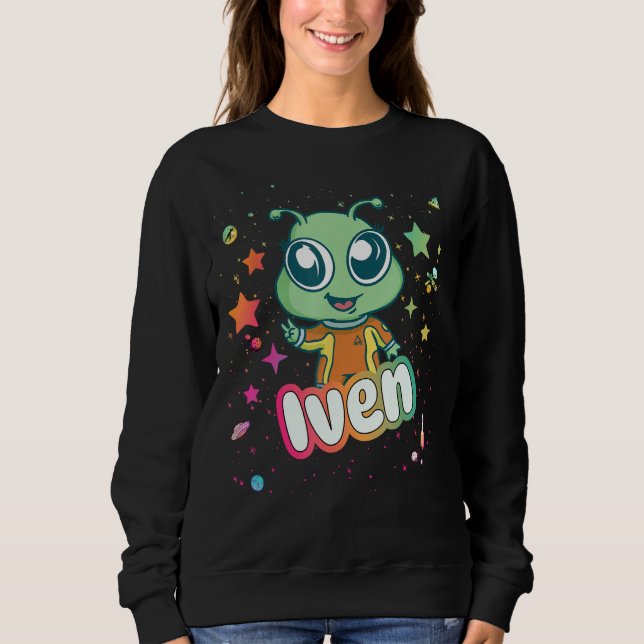 Camiseta IVEN - Nome de Menino Bonito com Alienígena fofa (Frente)