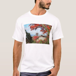 Camiseta Japão, Quioto. Templo Kiyomizu em cores de outono