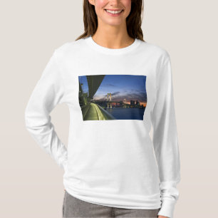 Camiseta Japão. Tóquio. Ponte Rainbow em Tokyo Bay.