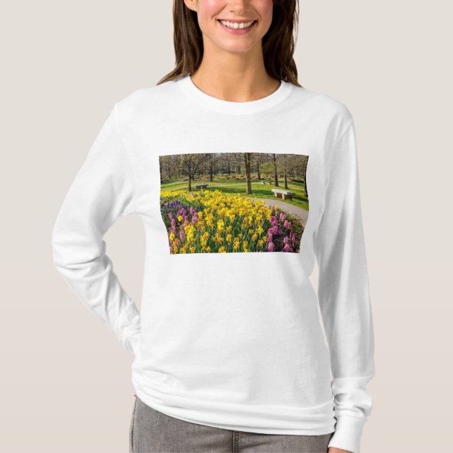 Camiseta Jardim de Flores da Temporada da Primavera (Frente)