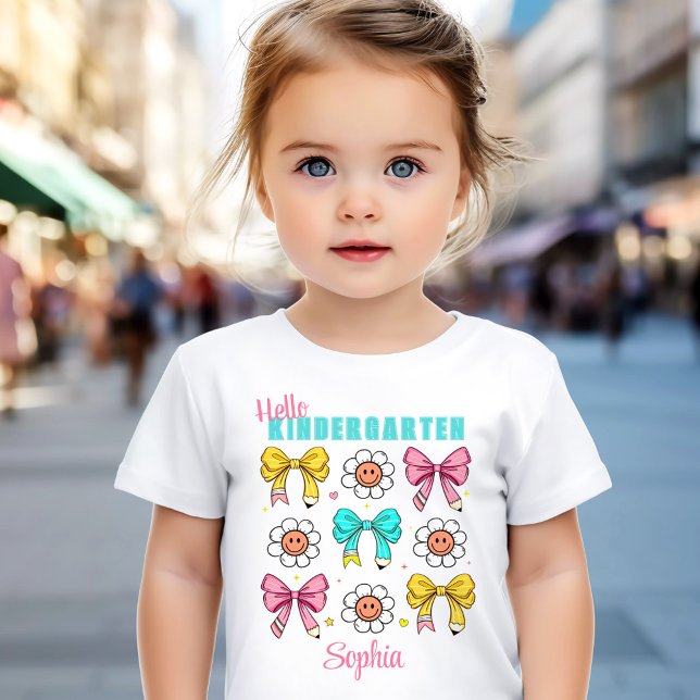 Camiseta Jardim De Infância De Volta Ao Lápis De Arco De Go (Kindergarten Back To School Cute Bow Pencil Name Toddler T-shirt)