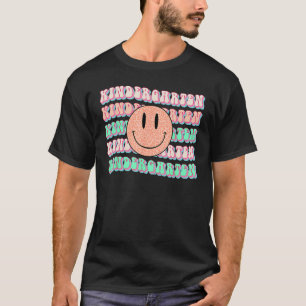 Camiseta Jardim de Infância, Groovy Sorri No Primeiro Dia D