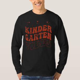 Camiseta Jardim de Infância Vibes Groovy Vintage Primeiro D
