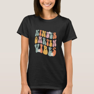 Camiseta Jardim de Infância Vibes Kinder Tripulação Retrô P