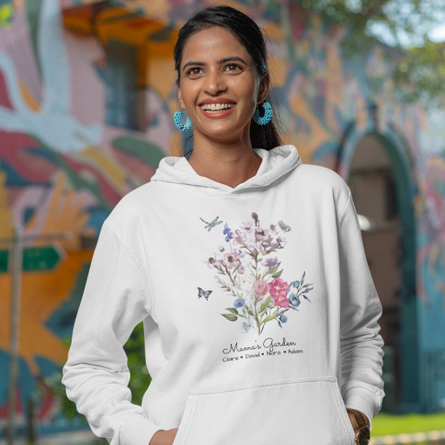 Camiseta Jardim Personalizado da Mamãe (Wrap her in love with this cozy hoodie featuring flowers and customized kids' names!)