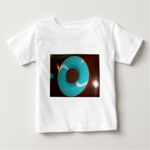 Camiseta Java Vibes: Grãos de Café e Arte de Tigela Azul Ci