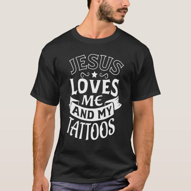 Camiseta Jesus Me Ama E Minha Tatuagem Christian Tattooed R (Frente)