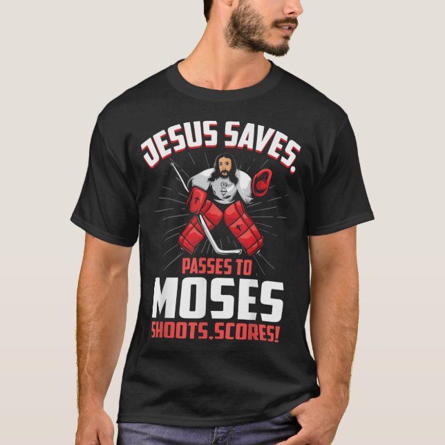 Camiseta Jesus Salva Hockey Goalie Passa Moisés Funny Relig (Frente)