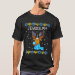 Camiseta Jewdolph Ugly Hanukkah Sweater Reindeer Menorah Ch<br><div class="desc">Suéter Ugly Hanukkah, ganhe este engraçado presente de Natal judeu Hanukkah "Jewdolph", Feliz Chanukah Reindeer Menorah com velas e presente de novidade para o Natal, o Xmas celebra o Festival Judaico de Férias das Luzes, as Rebeldes do Papai Noel Lover X-Mas. Engraçados Presentes de Chanukah, Homens, Mulheres, Crianças, Juventude, Bebês...</div>