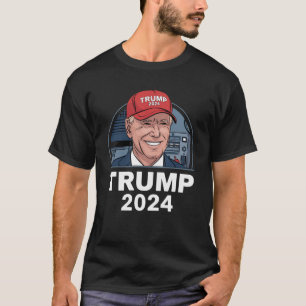 Camiseta Joe Biden Usando um Chapéu de Trump
