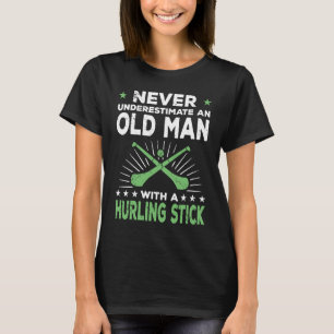 Camiseta Jogador De Ataque Dizendo Velho