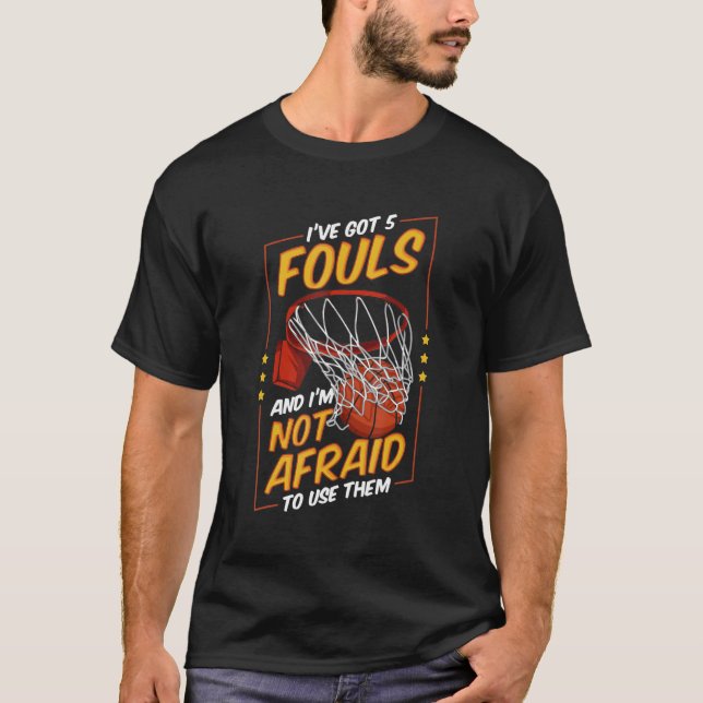 Camiseta Jogador de Basquete 5 Fouls Defende Enfrentando Ha (Frente)