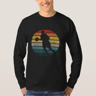 Camiseta Jogador De Basquete Silhout Em Um Retrocesso Dista