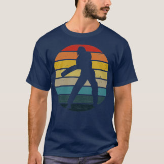 Camiseta Jogador De Críquete Silhueta Em Um Retro Su Afasta