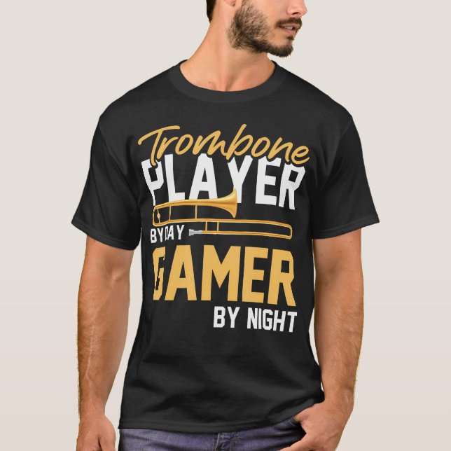 Camiseta Jogador De Trombone Por Jogador De Dia Pela Noite  (Frente)