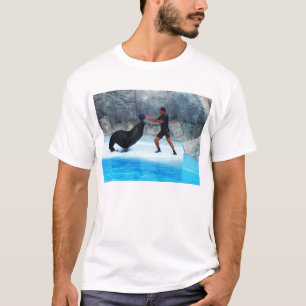 Camiseta Jogando bola no leão do mar