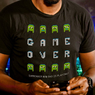 Camiseta Jogo sobre aliens monstros de pixel texto personal
