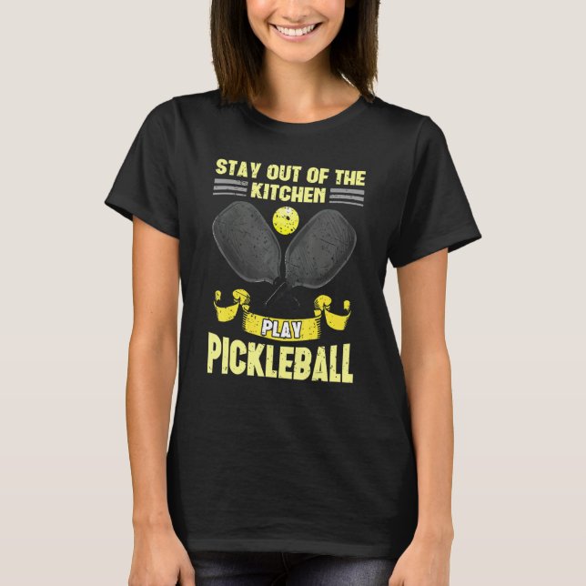 Camiseta Jogue Pickleball Fique Fora Das Mulheres Da Cozinh (Frente)