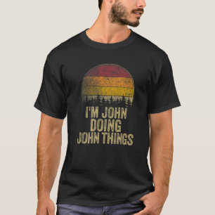 Camiseta JOHN ESTÁ FAZENDO JOHN COISAS Engraçadas.