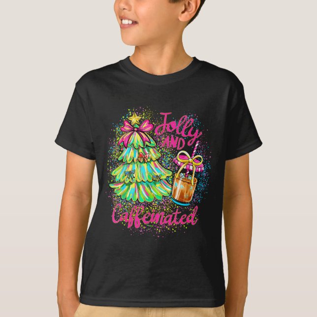 Camiseta Jolly And Caffeinated Christmas Tree Coquette Bow  (Frente)