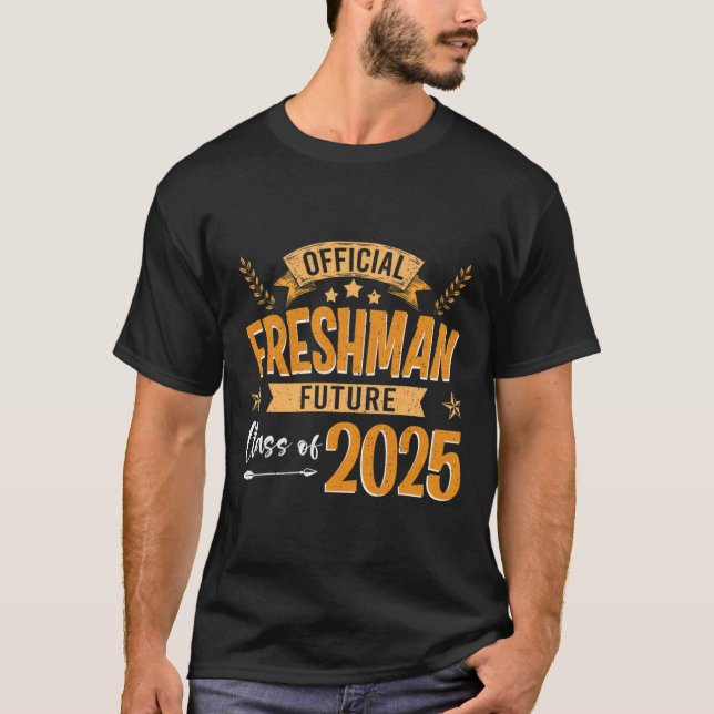Camiseta Jornal Oficial Classe 2025 Primeiro Dia Da Escola  (Frente)