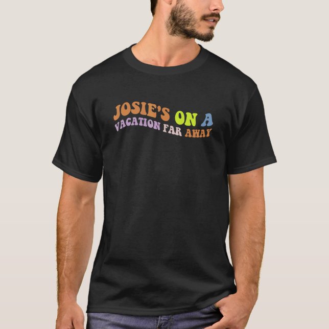 Camiseta Josie's On A Vacation Far Away Apparel (Frente)