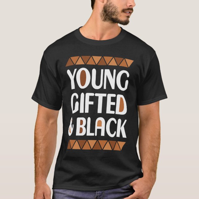 Camiseta Jovem e Negro História Negra Mês Melani (Frente)