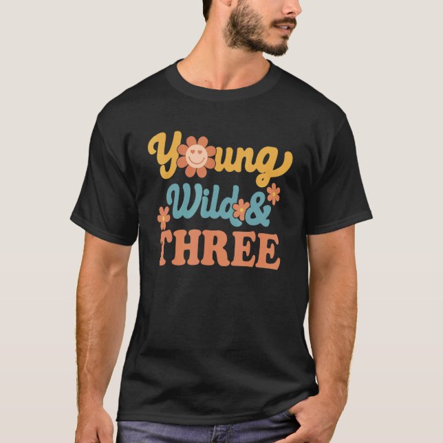 Camiseta Jovem Selvagem e Três Felizes Aniversário Eu Sou T (Frente)