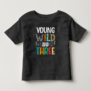 Camiseta Jovem Selvagem e Três Garotos e Garotas Engraçados