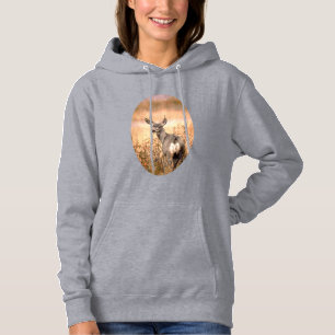 Camiseta Jovem veado em flores silvestres com textura vírgu