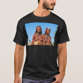 Camiseta Jovens himba vestindo chapéus e decorações