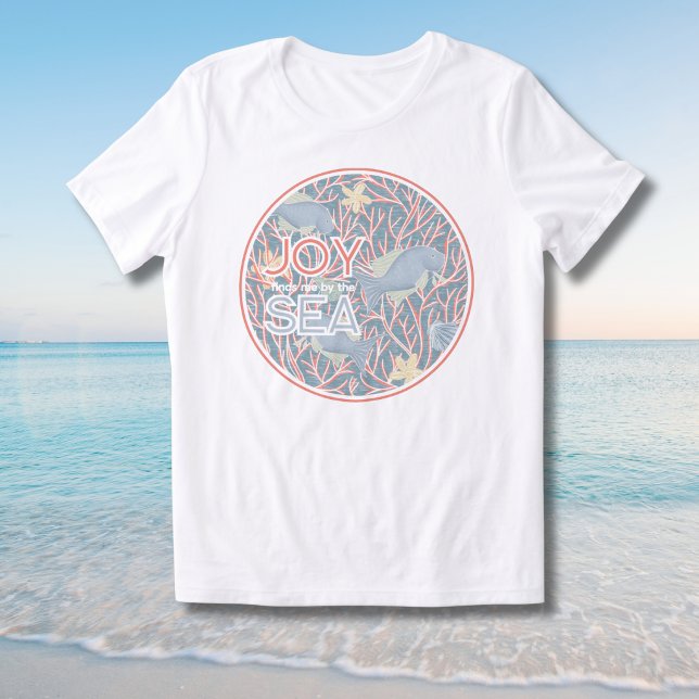 Camiseta Joy Finds Me By The Sea – Boho Beach  (Modern Coastal "Joy Finds Me By The Sea" Inspirational T-Shirt)