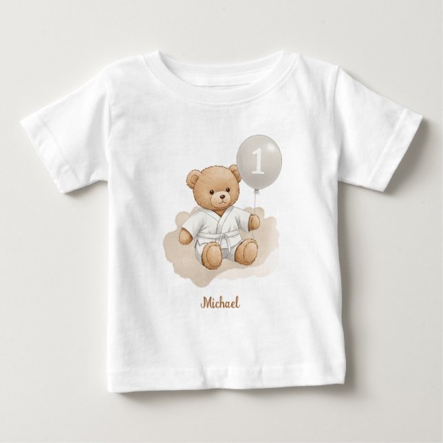 Camiseta Judo Bear’s First Belt" – 1st Birthday White Belt (Frente)