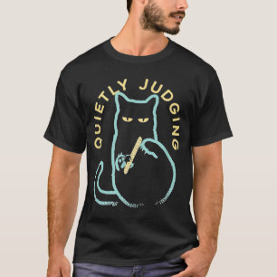 Camiseta Julgando Silenciosamente Roupa Divertida para Aman