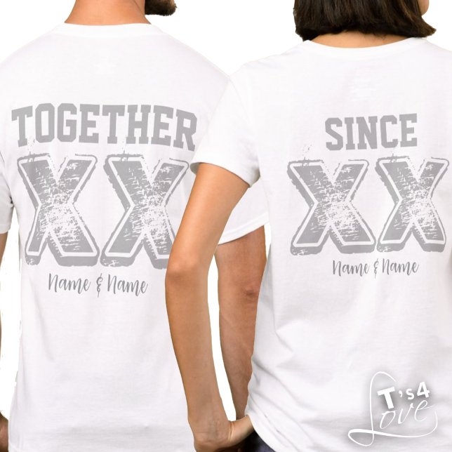 Camiseta Juntos Desde [Data] - Casais de Tipografia Persona (Together Since (Fill in the Date) Typography T-Shirts for Couples (T-shirts sold separately.))