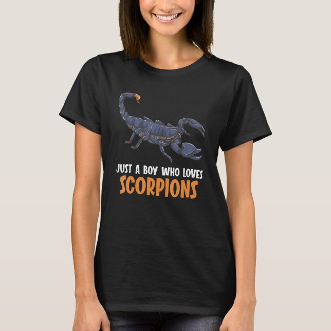 Camiseta Just a boy who loves Scorpions Scorpion (Frente)
