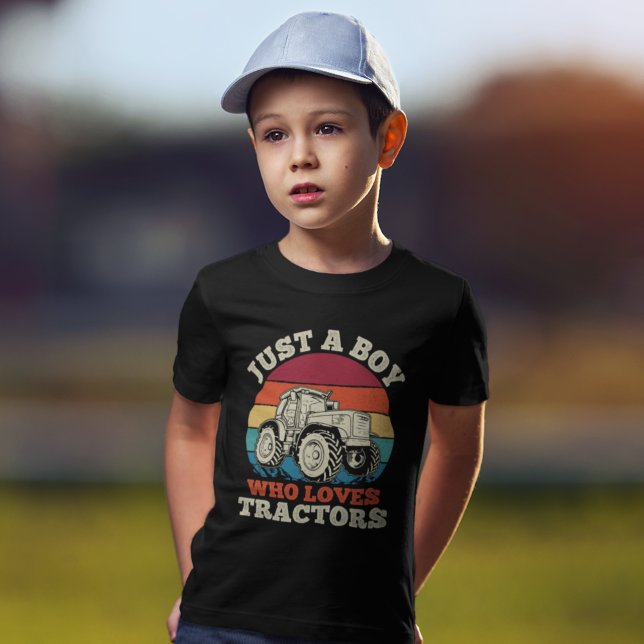 Camiseta Just a Boy Who Loves Tractors (Criador carregado)