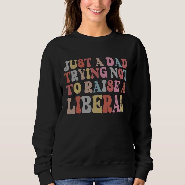 Camiseta Just A Dad Trying Not To Raise A Liberal Father's  (Frente)