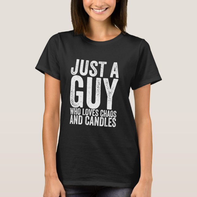Camiseta Just A Guy Who Loves Chaos And Candles (Frente)